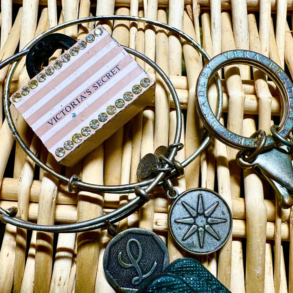7pc Lux BUNDLE Coach, Michael Kors, Kate Spade, Vera Bradley, VS, Alex & Ani EUC - Picture 6 of 16